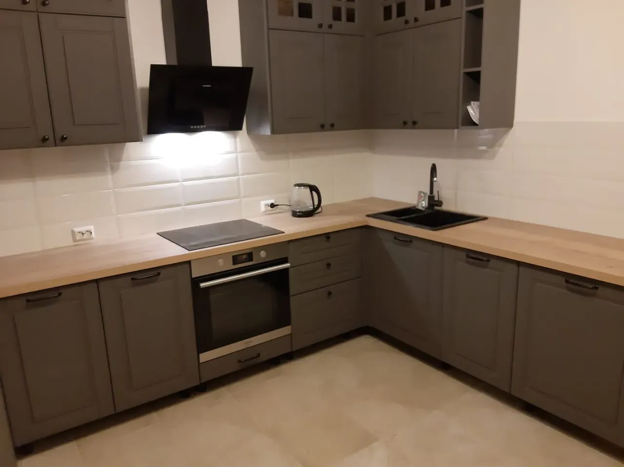 Кухня установили за две меня уже более двух лет и за это время совершенно не разочаровала