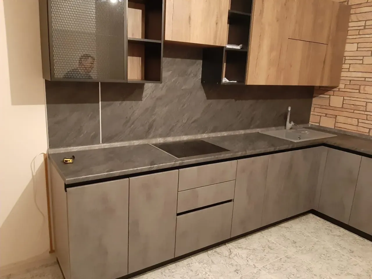 Очень довольна дизайном кухни, качеством, сроками изготовления и доставки!