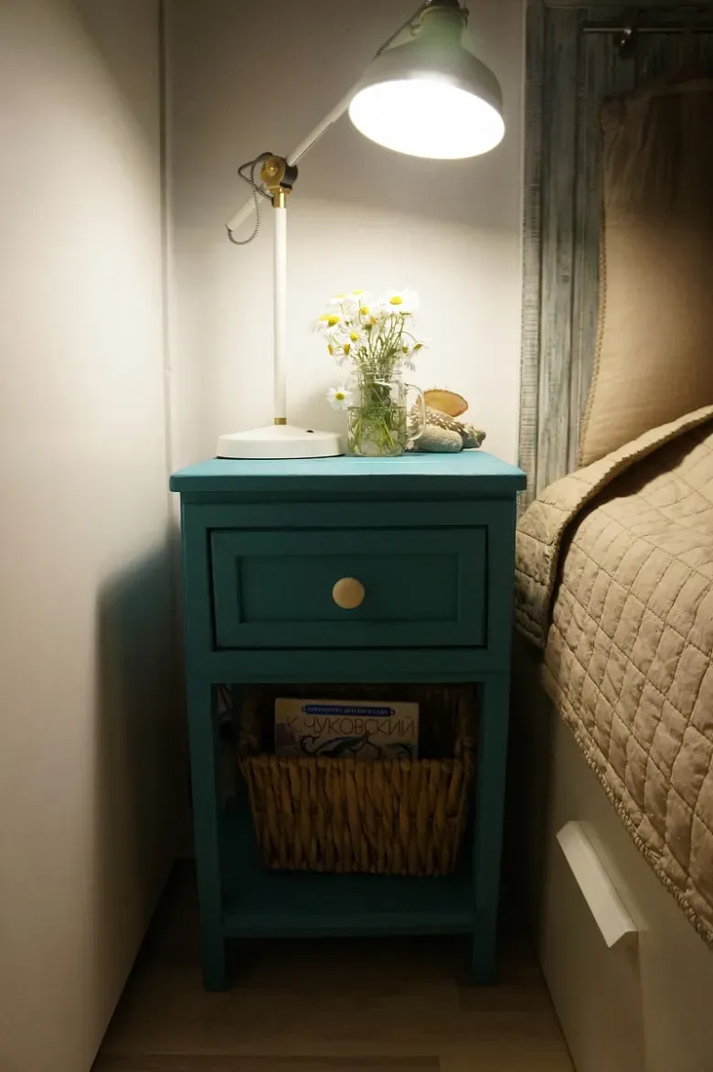 Прикроватная тумбочка