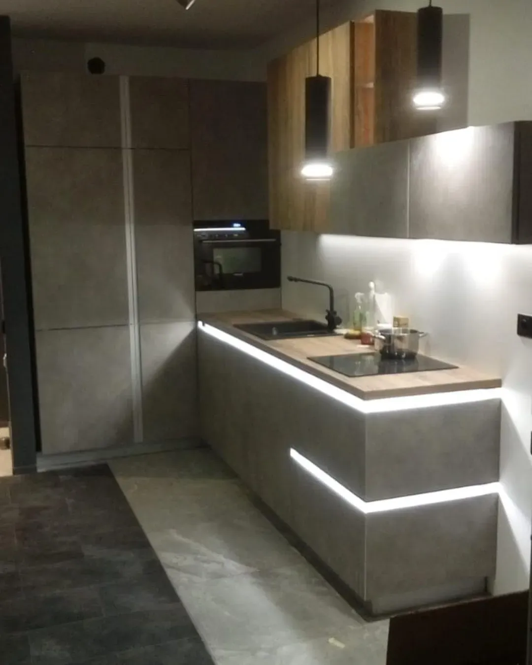 Simple светлый бетон + трансильванский дуб