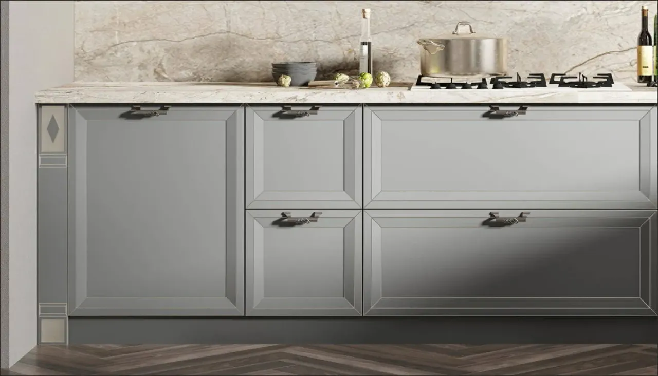 Витражное стекло Lira с патиной белое золото на витринах кухни