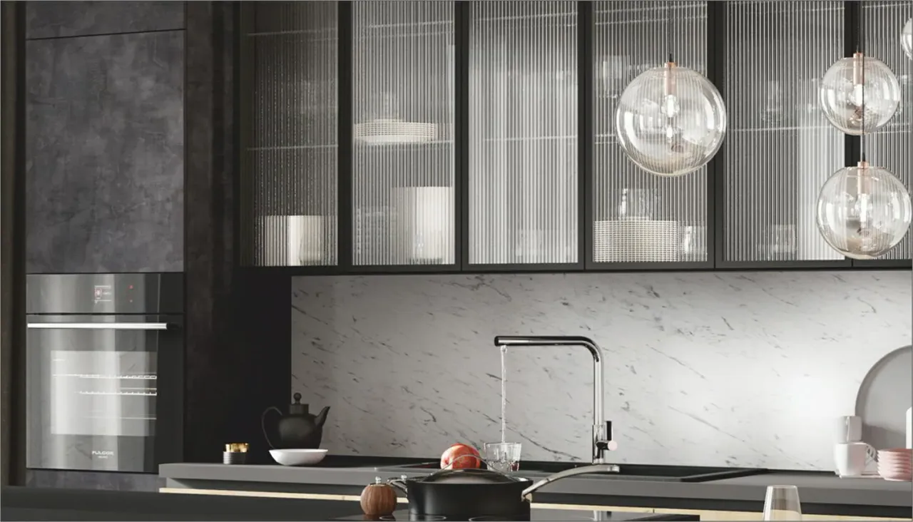 Витрины с рифлёным стеклом на кухне SILVER SLATE